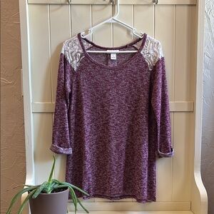 Heathered Maroon Maternity Top with Lace Detail